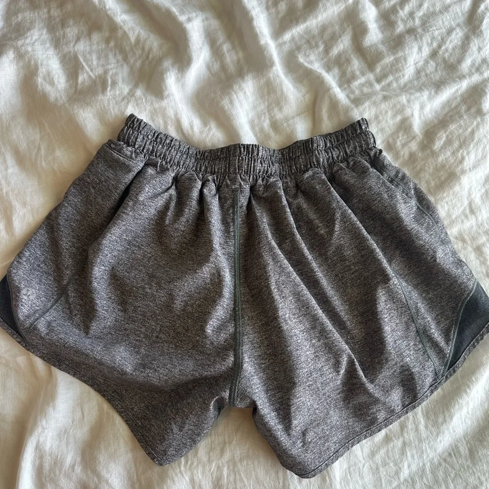 Lululemon Hotty Hot Lined Short 2.5 Gray - Picture 3 of 4